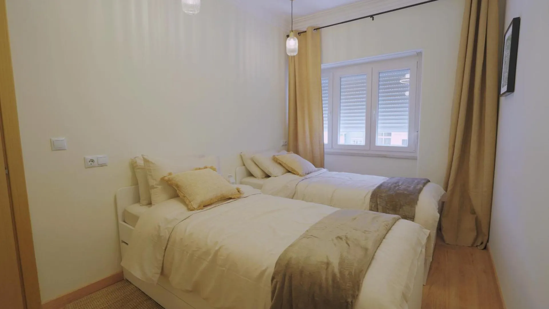 Apartment Ferienwohnung Lisbon Charming 94D, Next To Metro