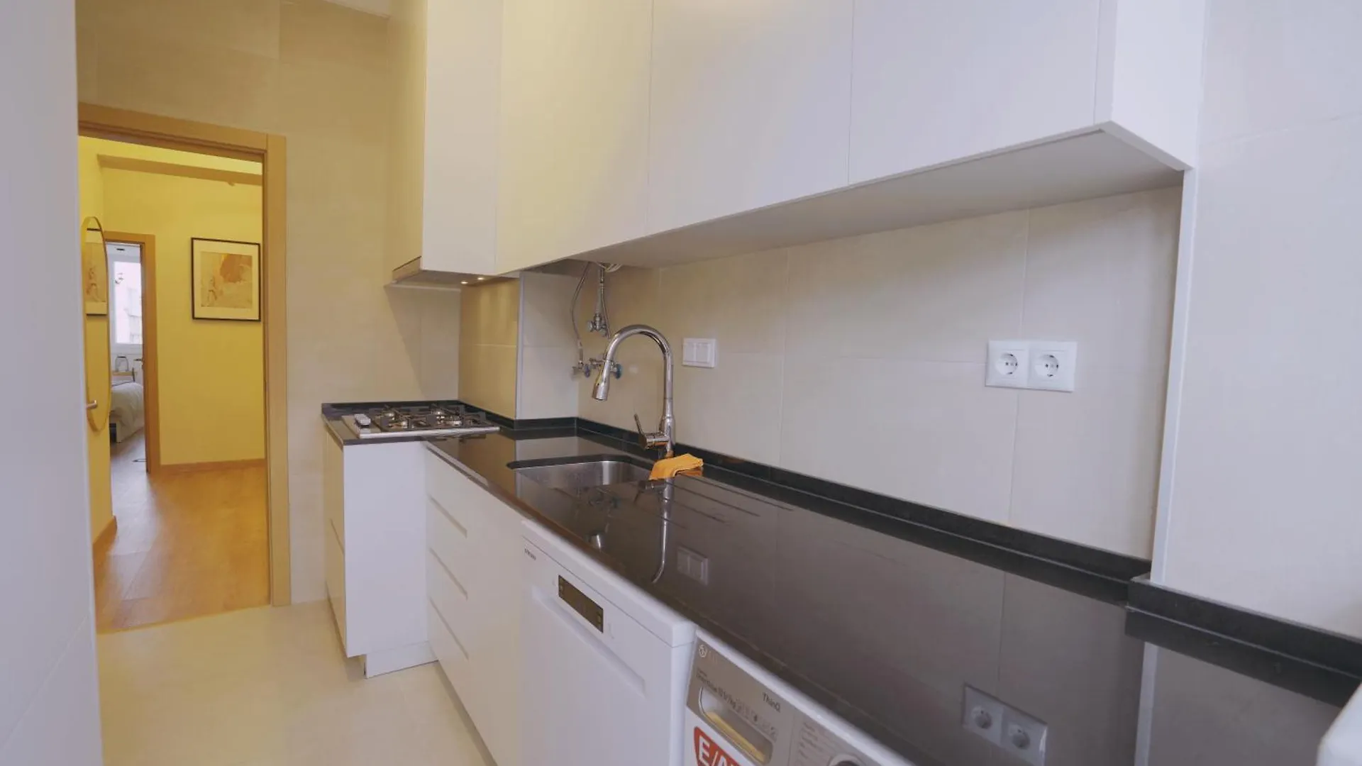 Apartment Ferienwohnung Lisbon Charming 94D, Next To Metro Portugal